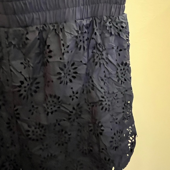 Aerie blue flower eyelet nylon running shorts. Size large - Picture 4 of 14
